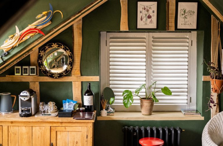 Fox Hix room feature 1 768x504