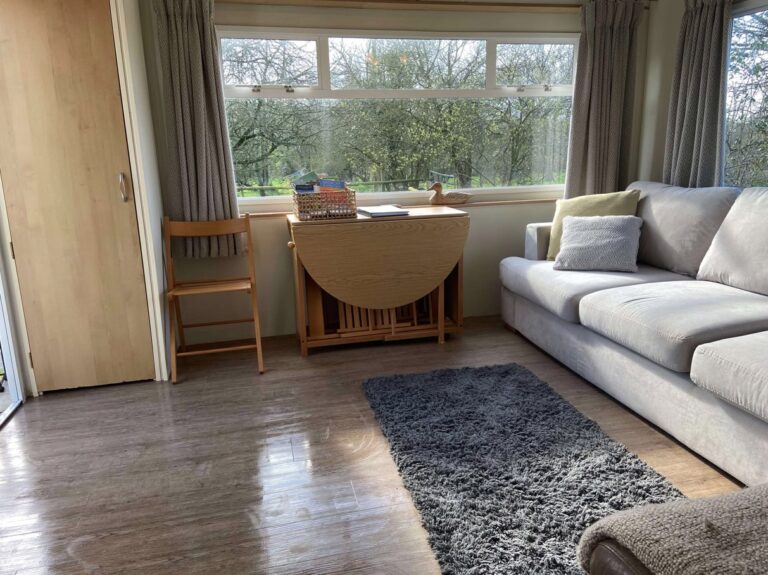 Strongate Lounge 768x575